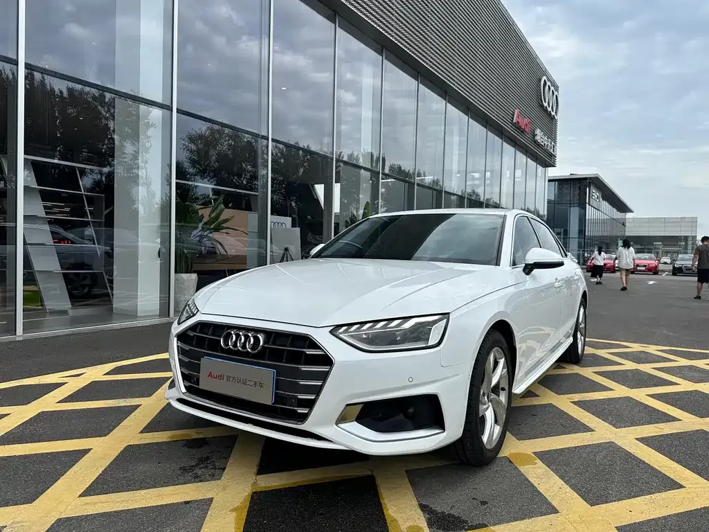 Audi A4L 2021 из CN, фото 1