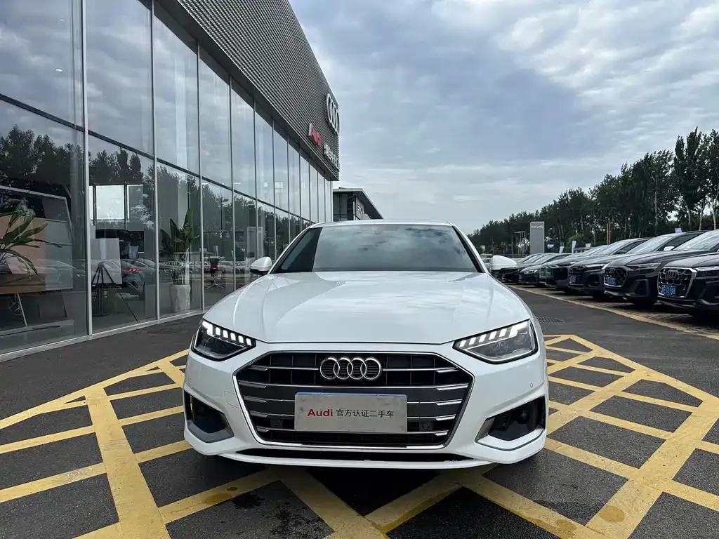 Audi A4L 2021 из CN, фото 2