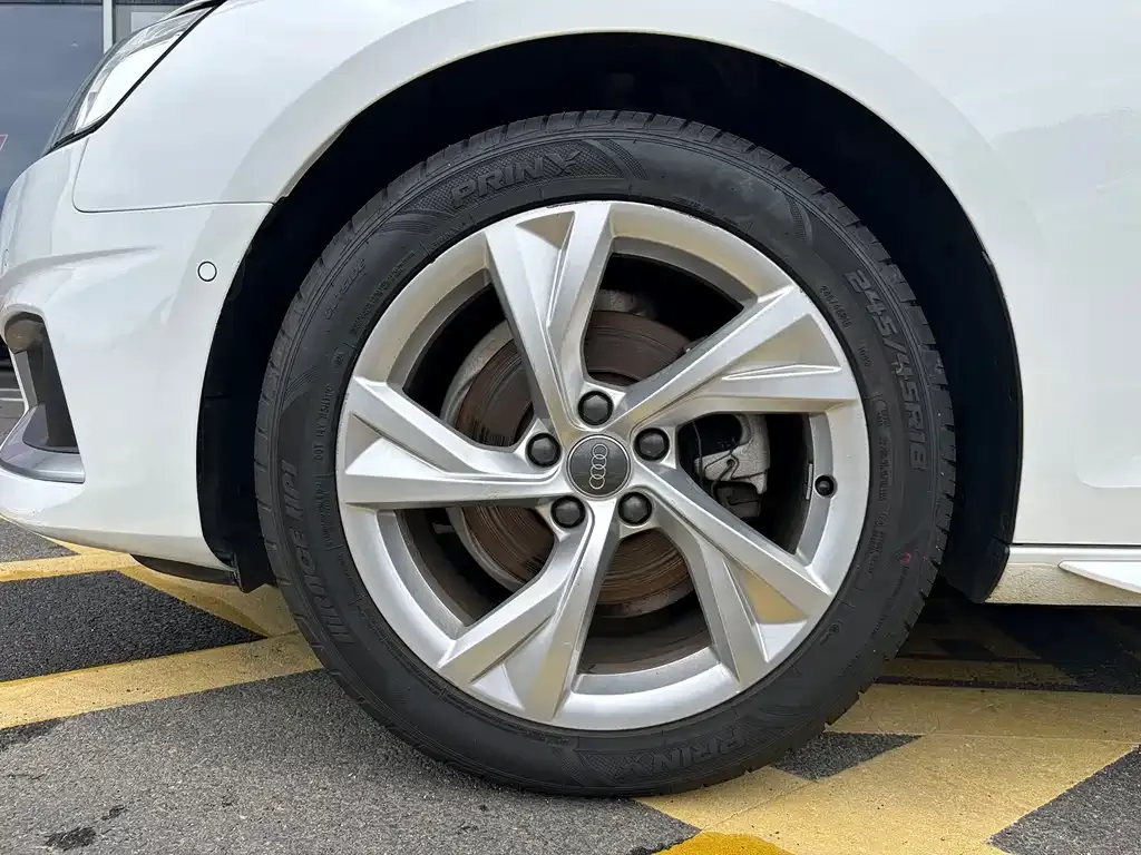 Audi A4L 2021 из CN, фото 3