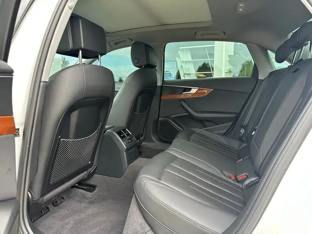 Audi A4L 2021 из CN, фото 7