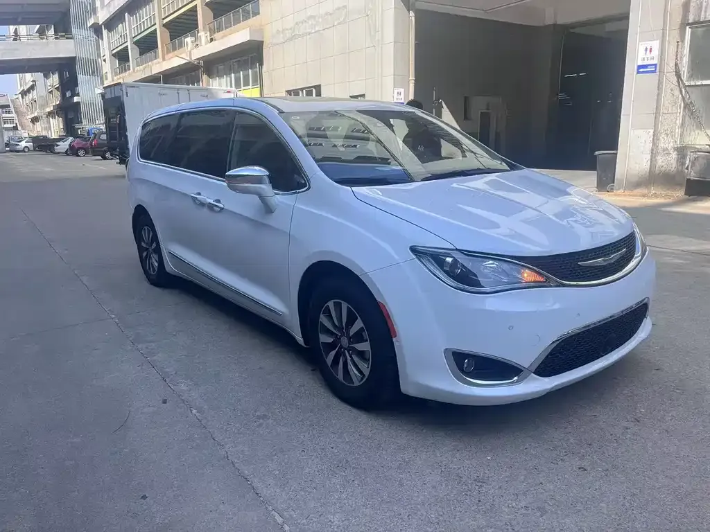 Chrysler Grand Voyager PHEV (Import) 2025 из CN, фото 3