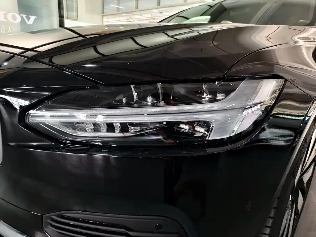 Volvo S90 PHEV 2024 из CN, фото 3