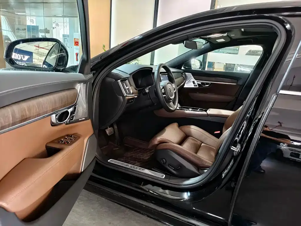 Volvo S90 PHEV 2024 из CN, фото 7