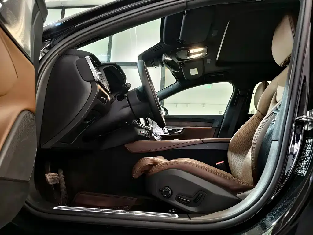 Volvo S90 PHEV 2024 из CN, фото 8