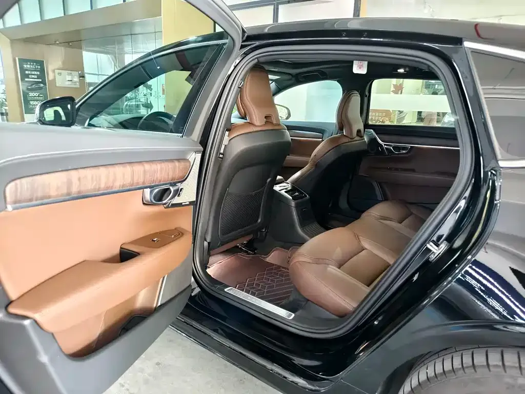 Volvo S90 PHEV 2024 из CN, фото 9