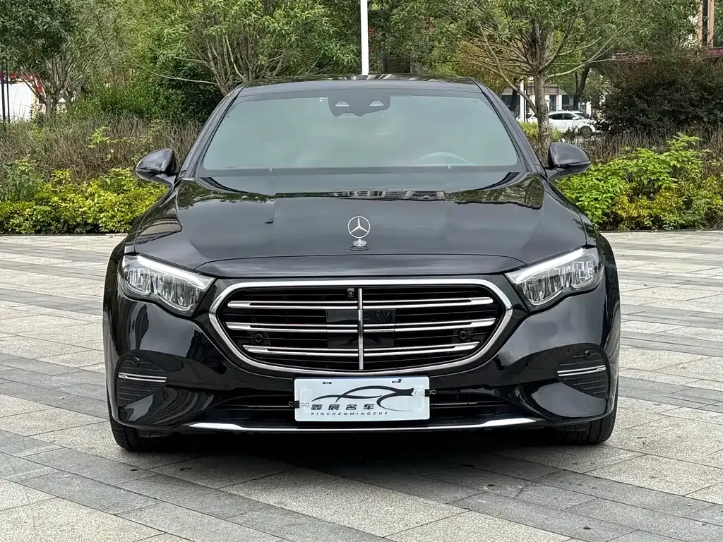 Mercedes-Benz E-Class — фото 1
