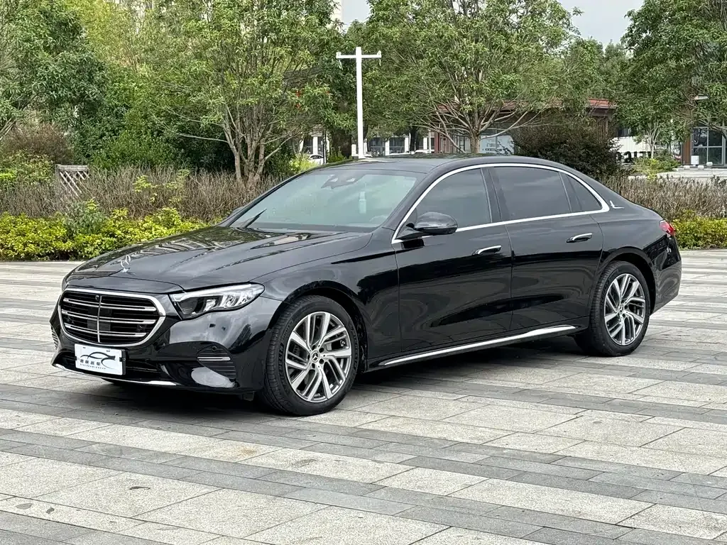Mercedes-Benz E-Class — фото 2