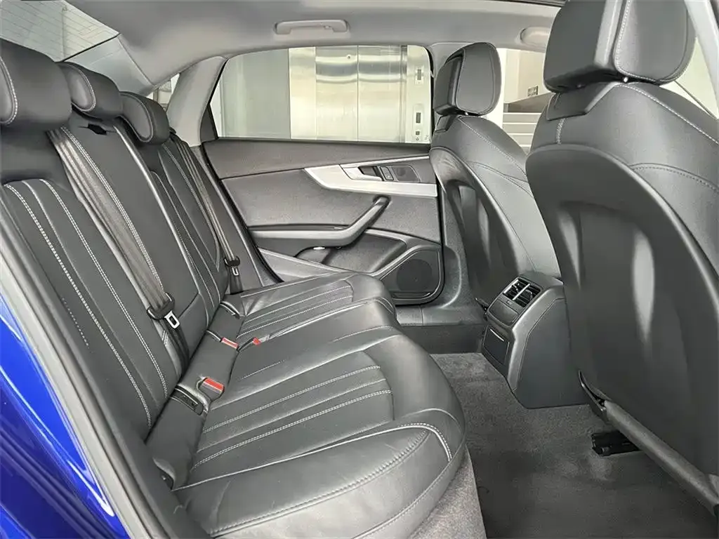 Audi A4L 2021 из CN, фото 7