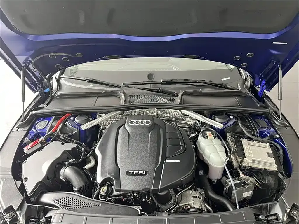 Audi A4L 2021 из CN, фото 8