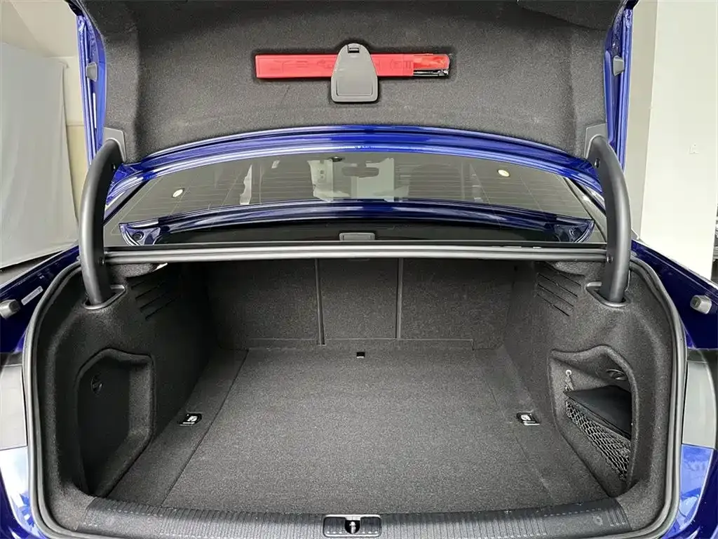 Audi A4L 2021 из CN, фото 9