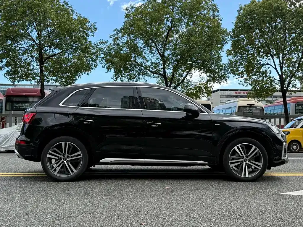 Audi Q5L — фото 8
