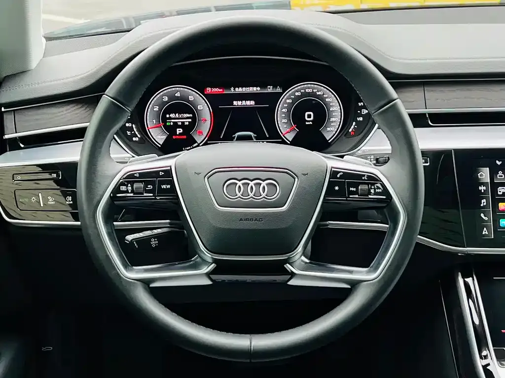 Audi A8 — фото 6