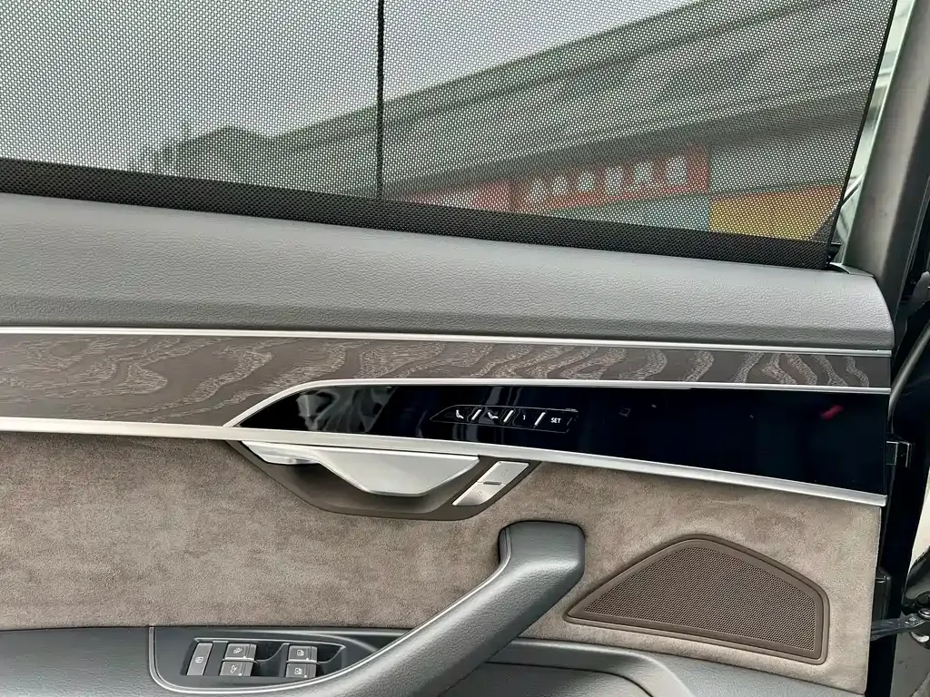 Audi A8 — фото 9