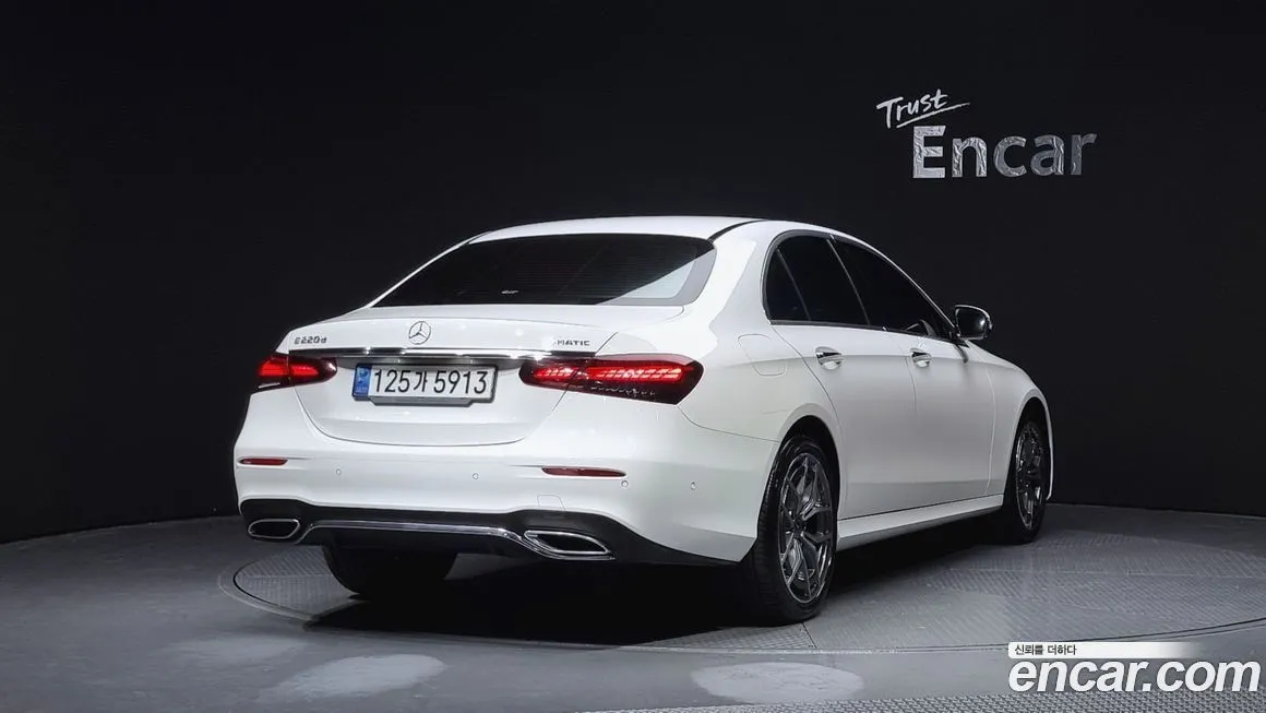 Mercedes-Benz E-Class — фото 2