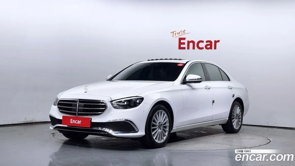 Mercedes-Benz E-Class — фото 1