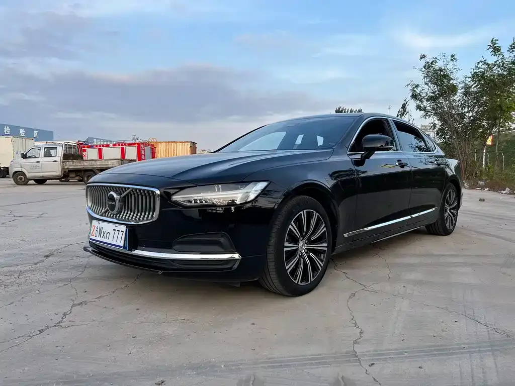 Volvo S90 — фото 1