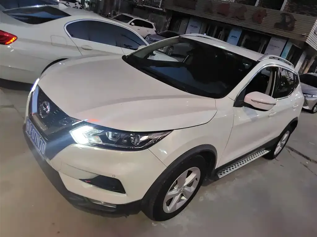 Nissan Qashqai — фото 1