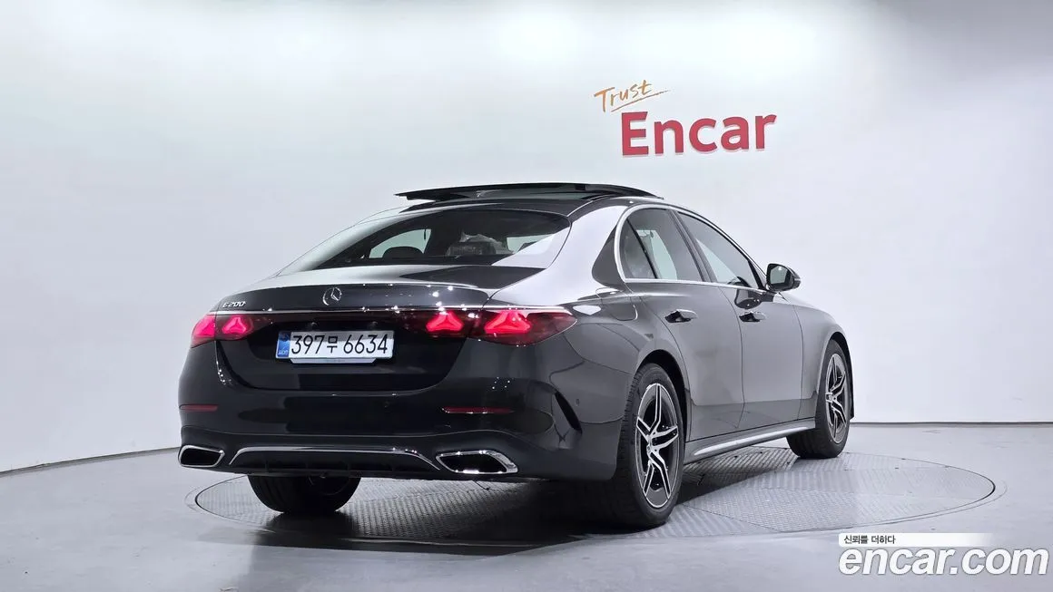 Mercedes-Benz E-Class — фото 2