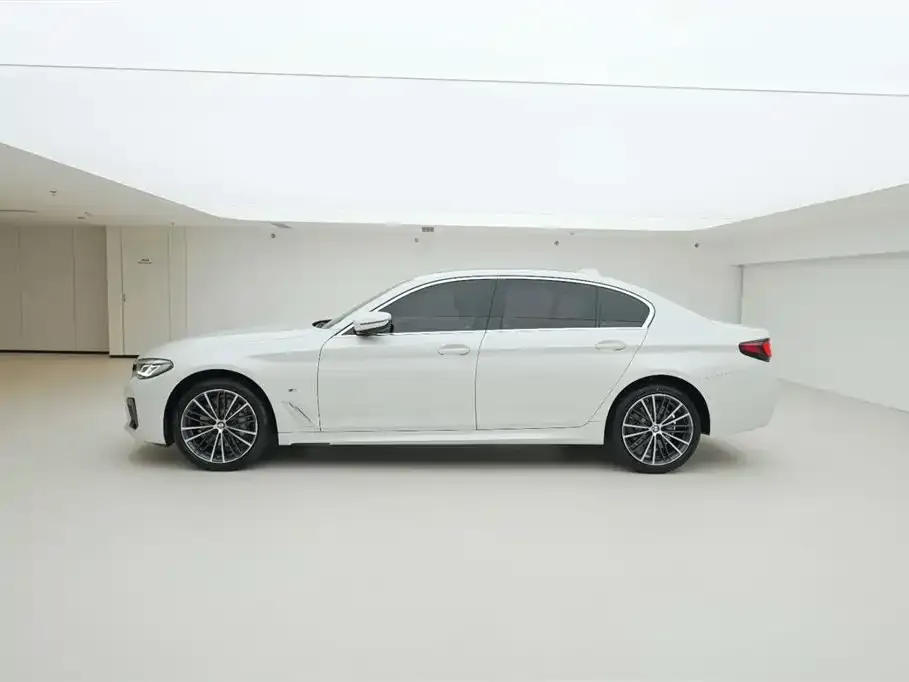 BMW 5 Series — фото 4