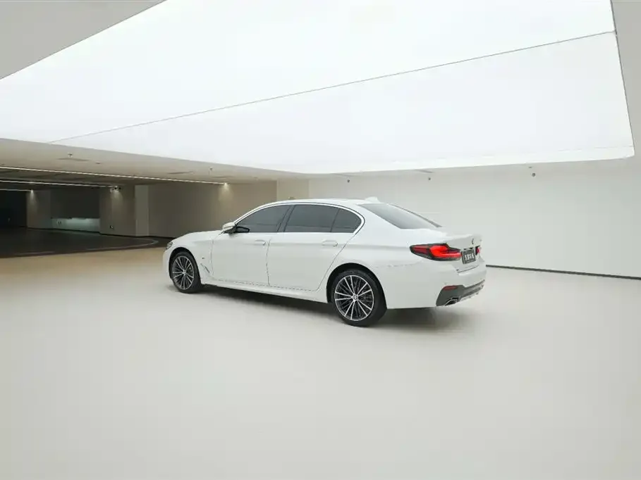 BMW 5 Series — фото 5