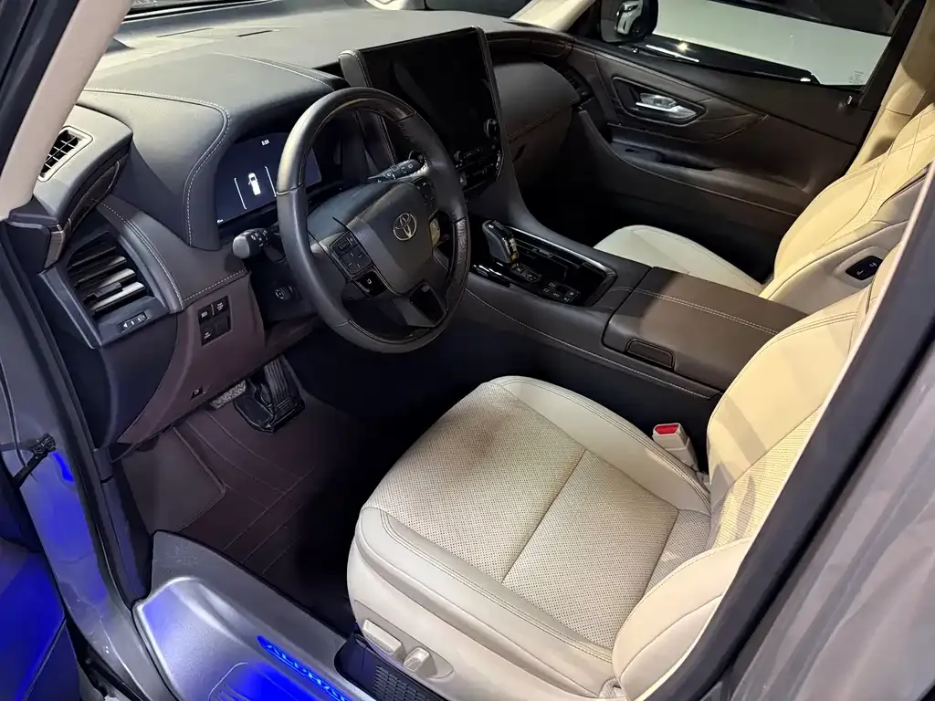 Toyota Alphard — фото 5