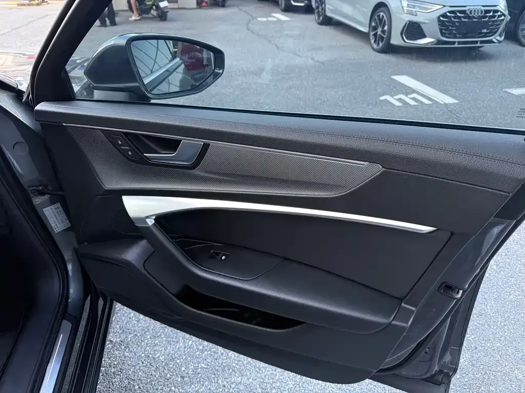 Audi A6L 2021 из CN, фото 9