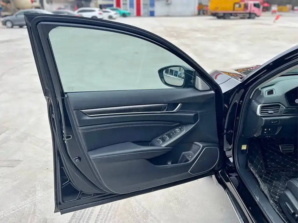 Honda Accord — фото 10