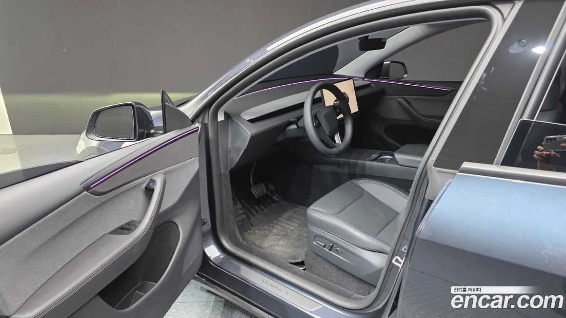 Tesla Model Y — фото 10
