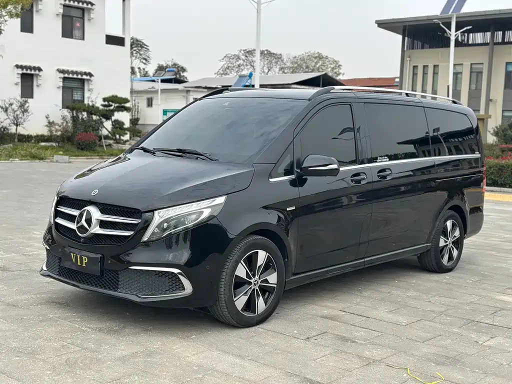 Mercedes-Benz V-Class — фото 1