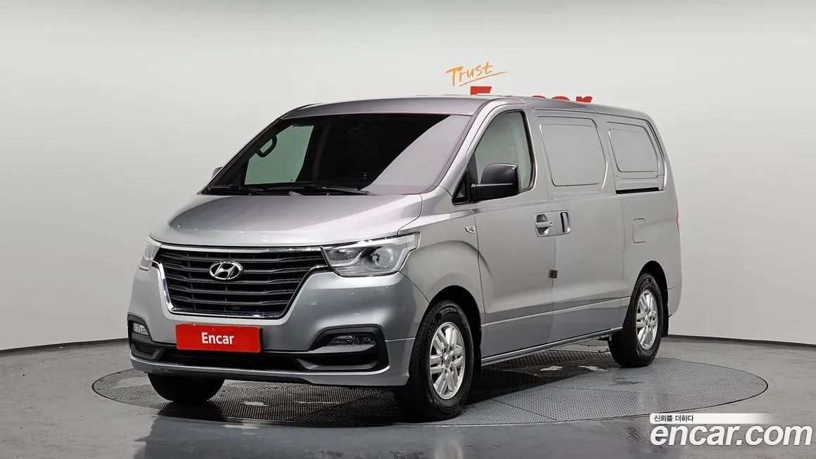 Hyundai Starex — фото 1