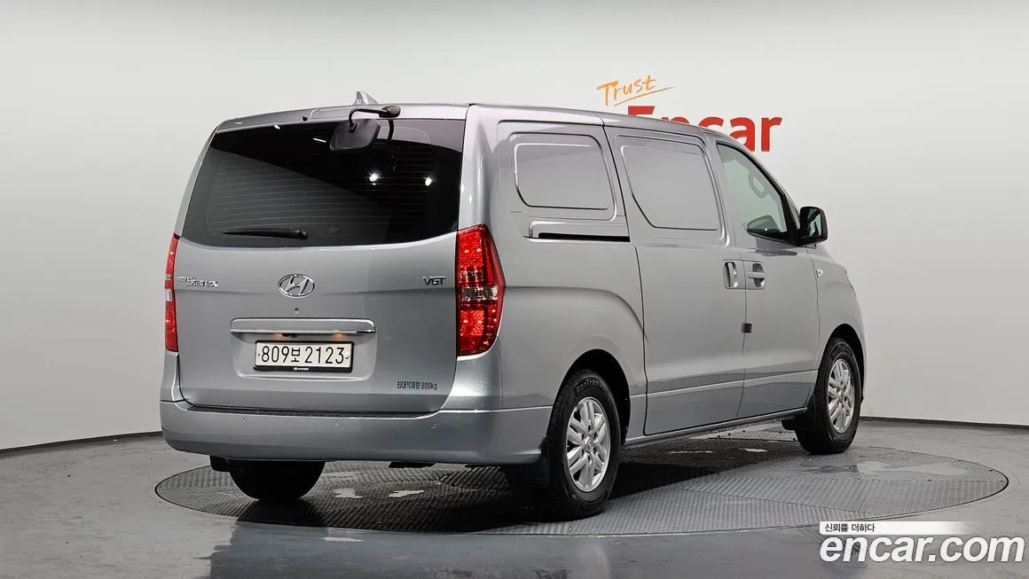 Hyundai Starex — фото 2