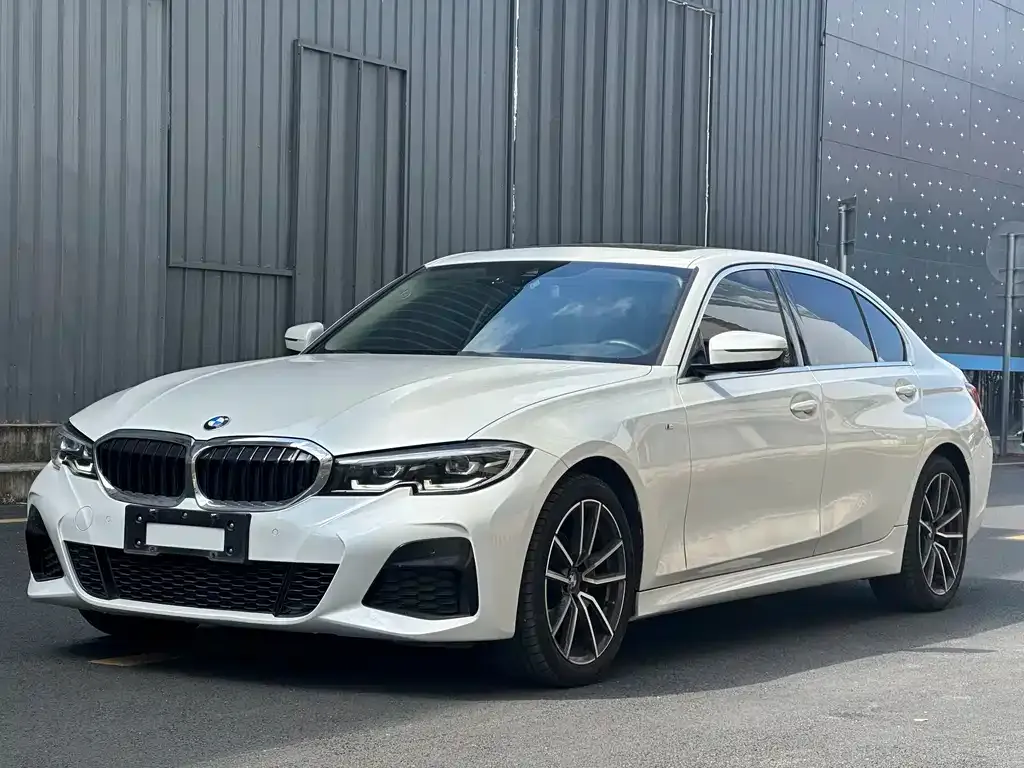 BMW 3 Series 2022 из CN, фото 1