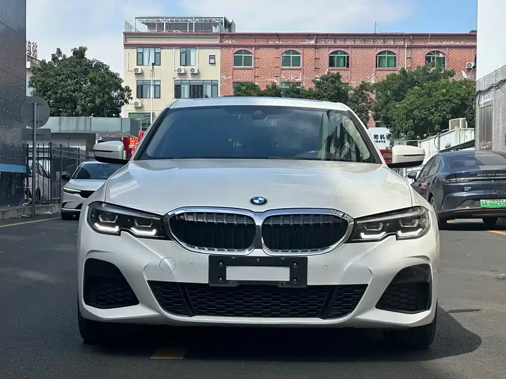 BMW 3 Series 2022 из CN, фото 2