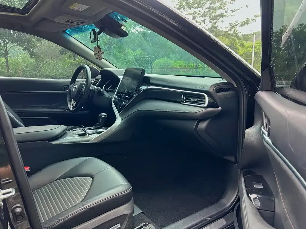 Toyota Camry 2023 из CN, фото 8