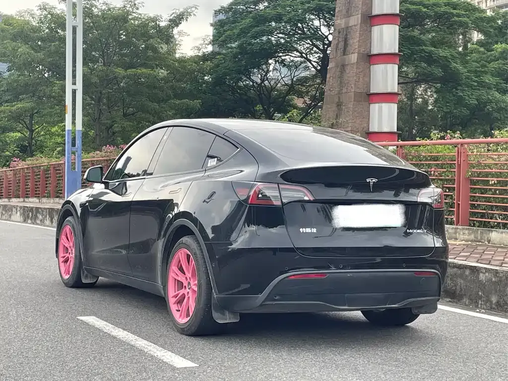 Tesla Model Y — фото 4