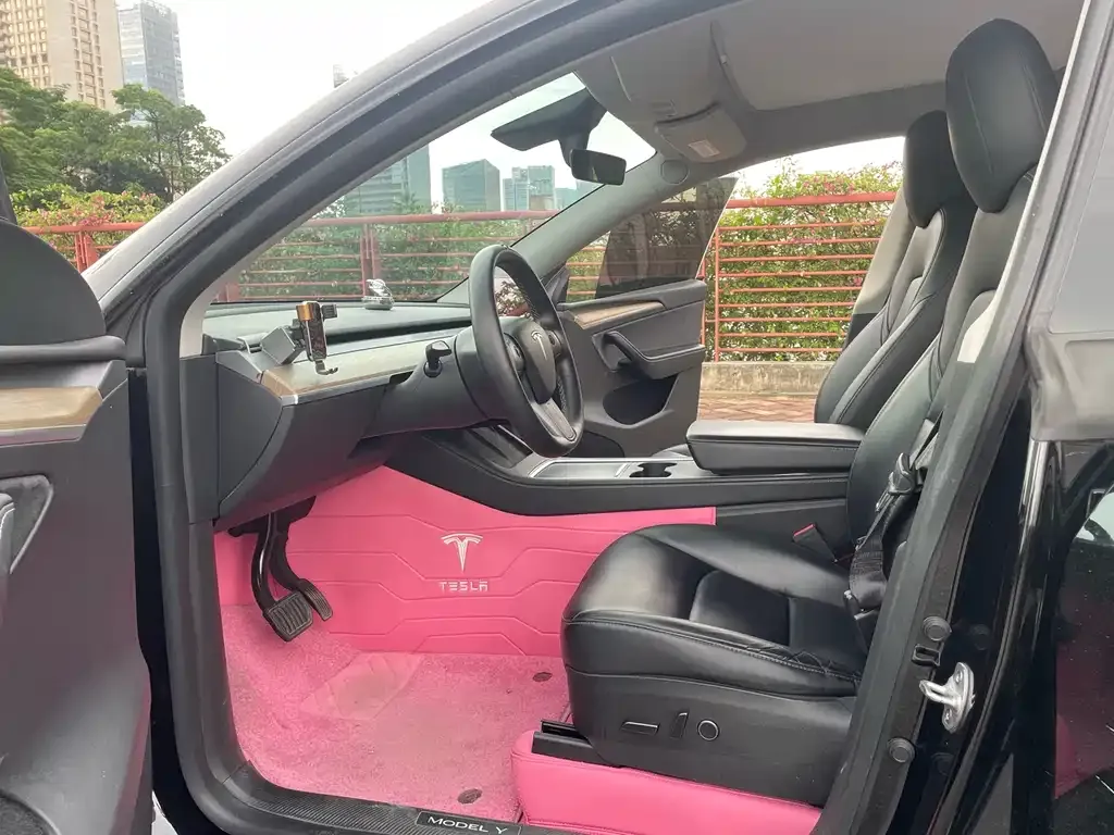Tesla Model Y — фото 8