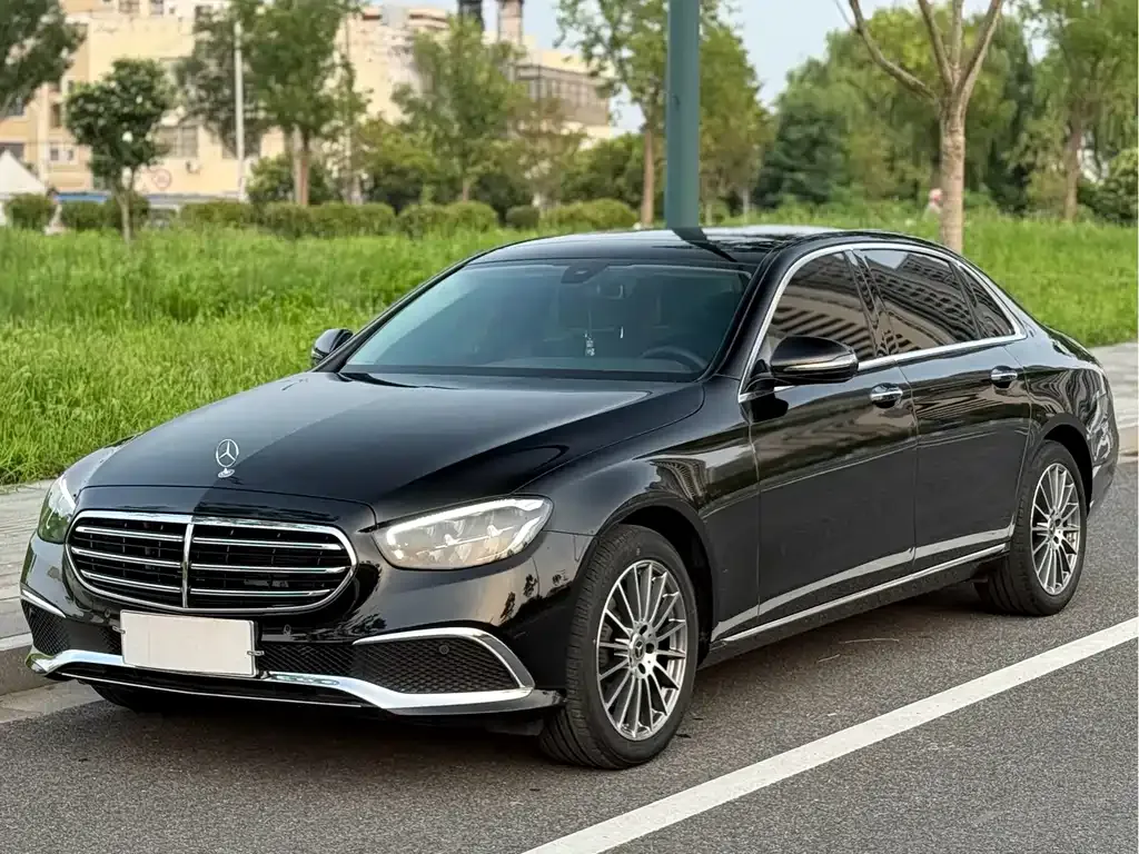 Mercedes-Benz E-Class — фото 2