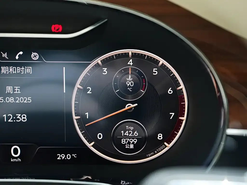 Bentley Flying Spur — фото 10