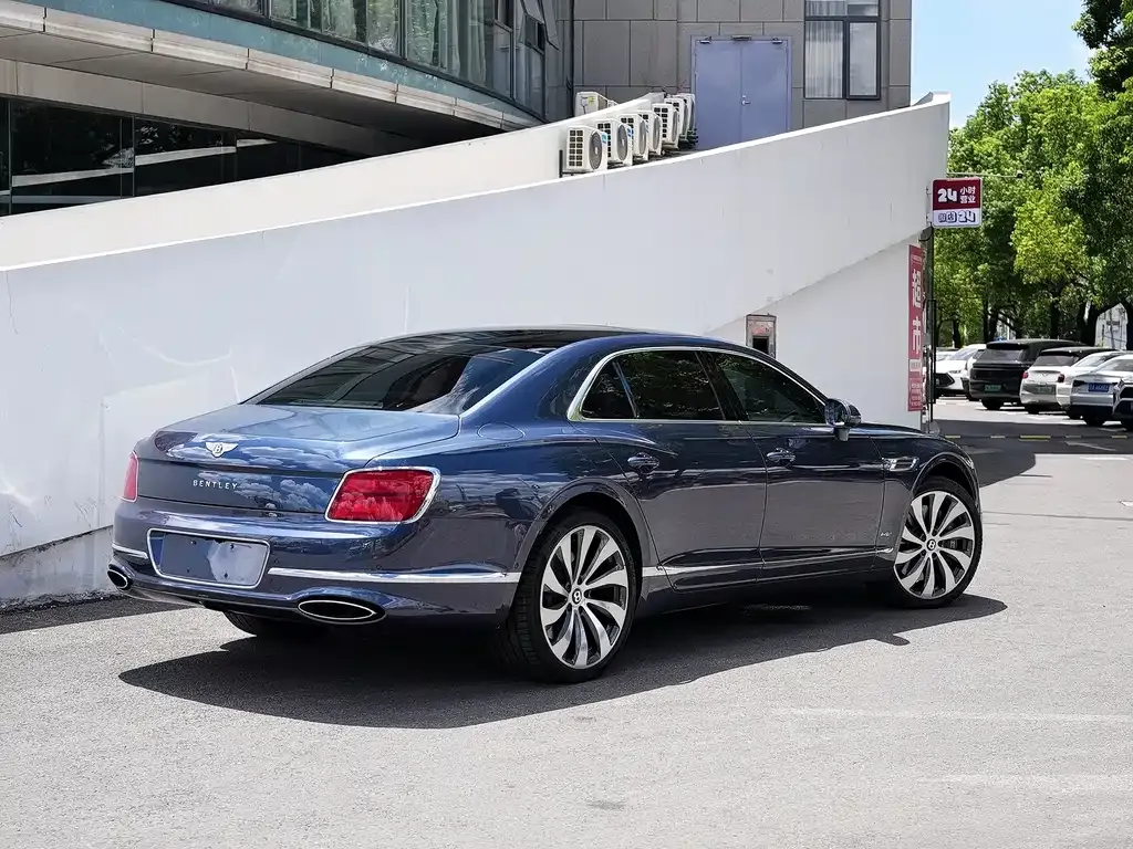 Bentley Flying Spur — фото 4