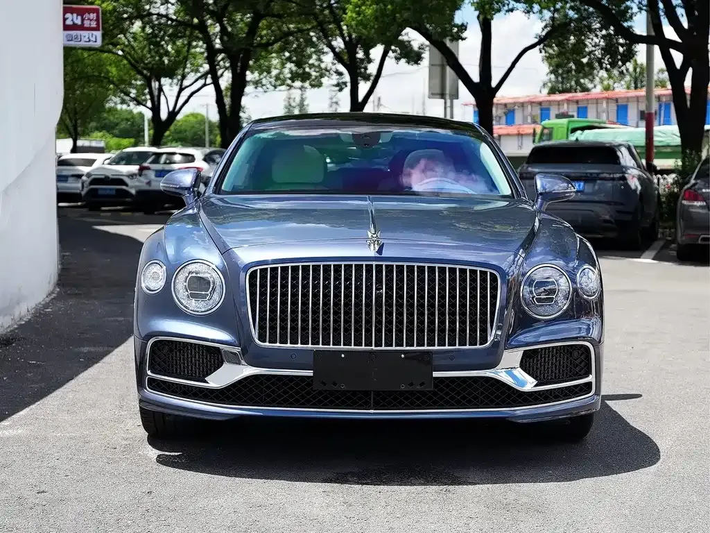Bentley Flying Spur — фото 5