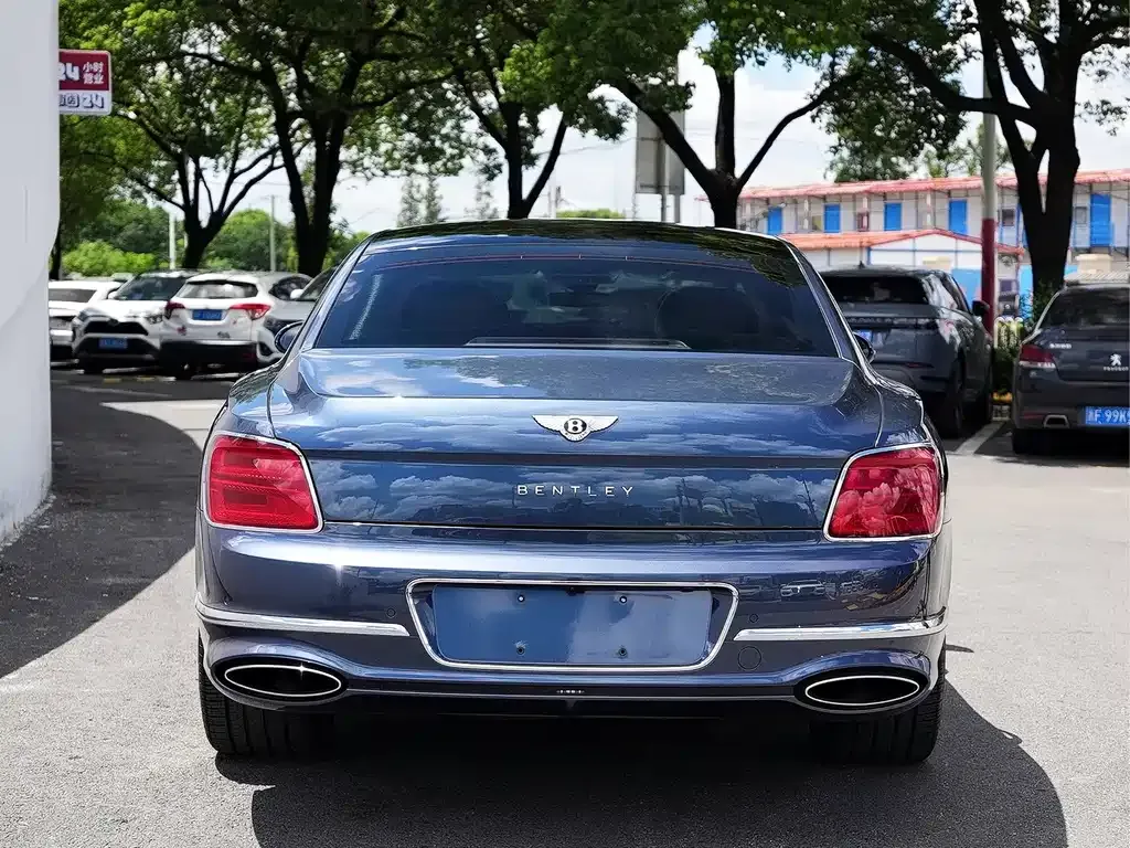 Bentley Flying Spur — фото 6