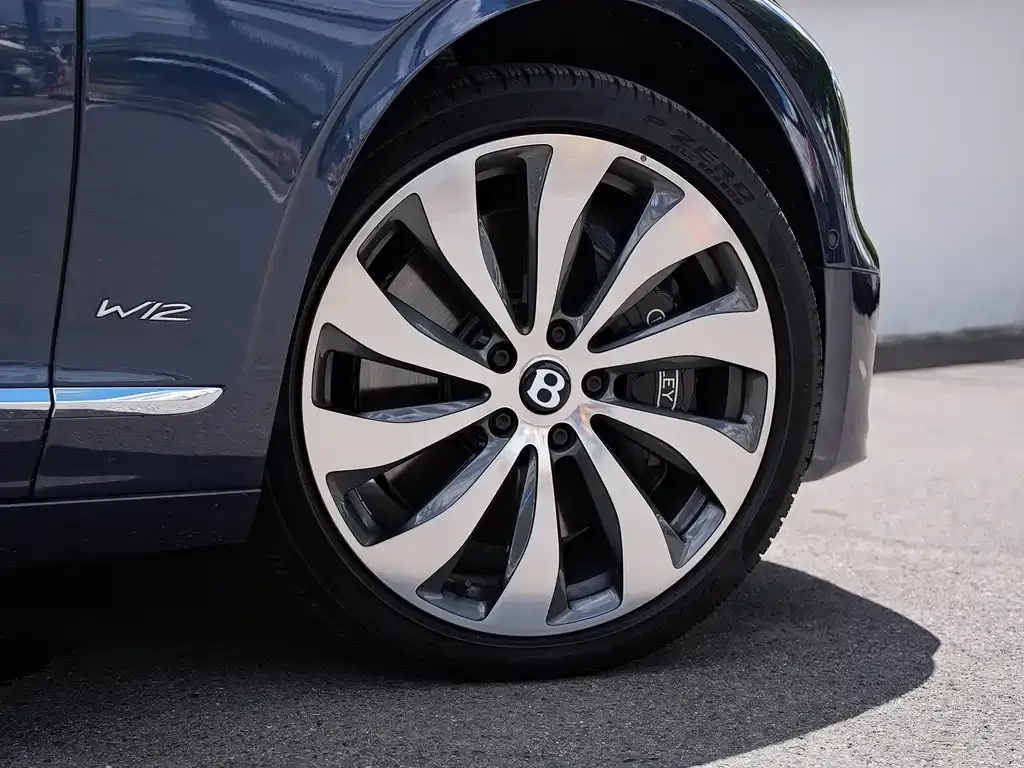 Bentley Flying Spur — фото 9