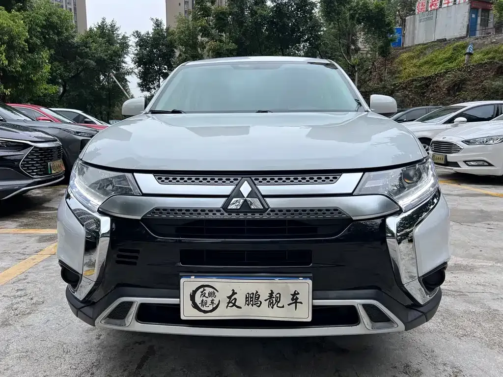 Mitsubishi Outlander — фото 2