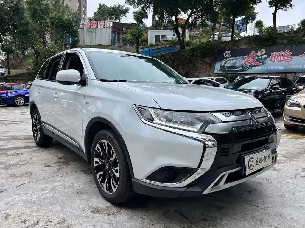 Mitsubishi Outlander — фото 3