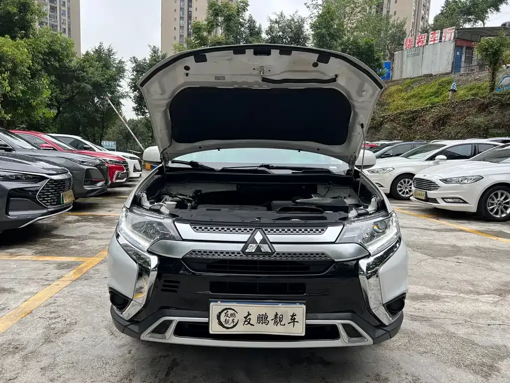Mitsubishi Outlander — фото 4