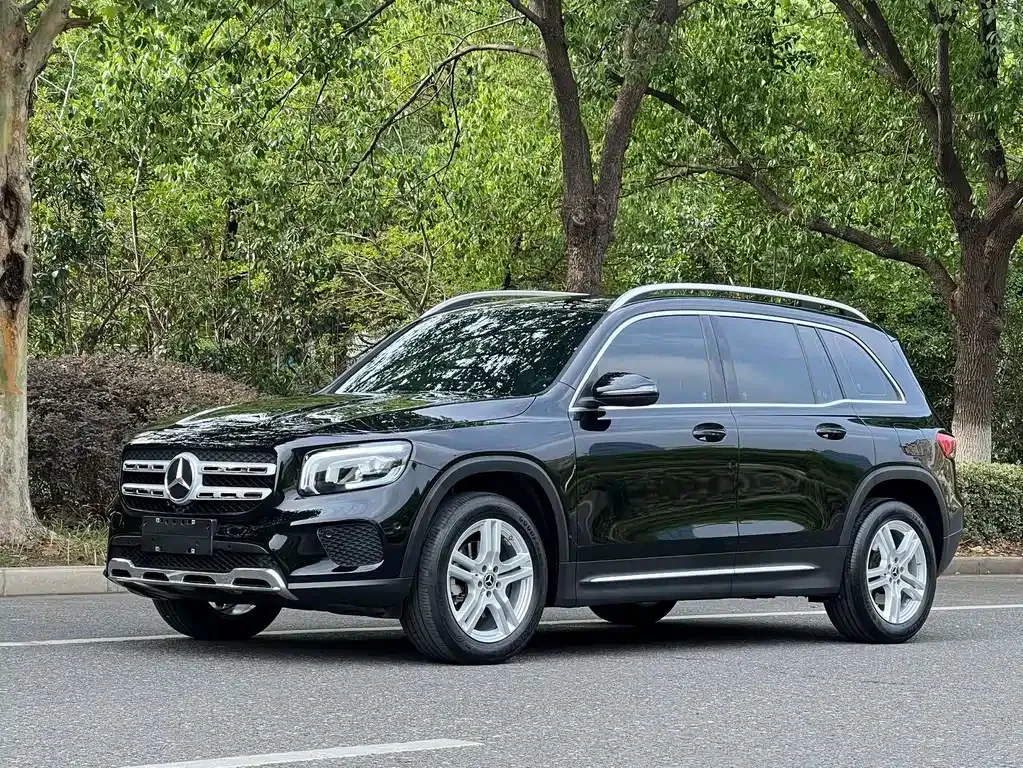 Mercedes-Benz GLB — фото 1