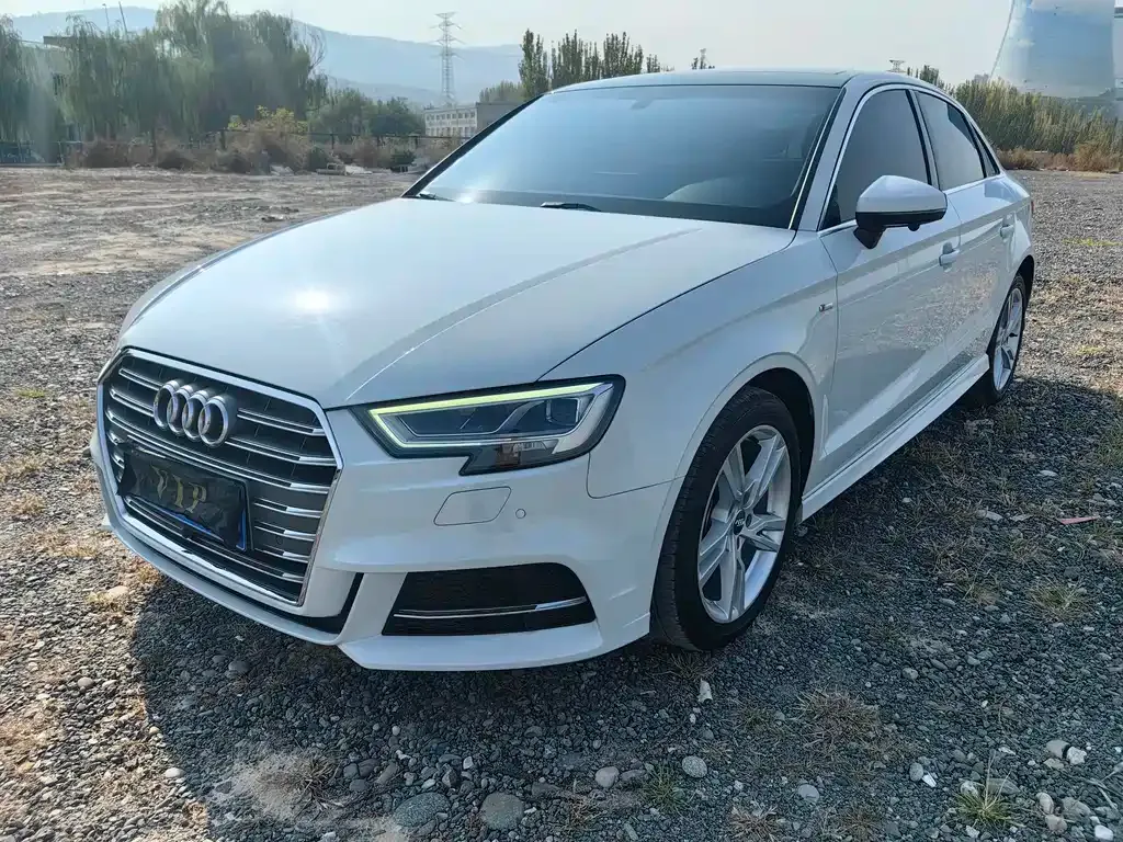 Audi A3 — фото 1