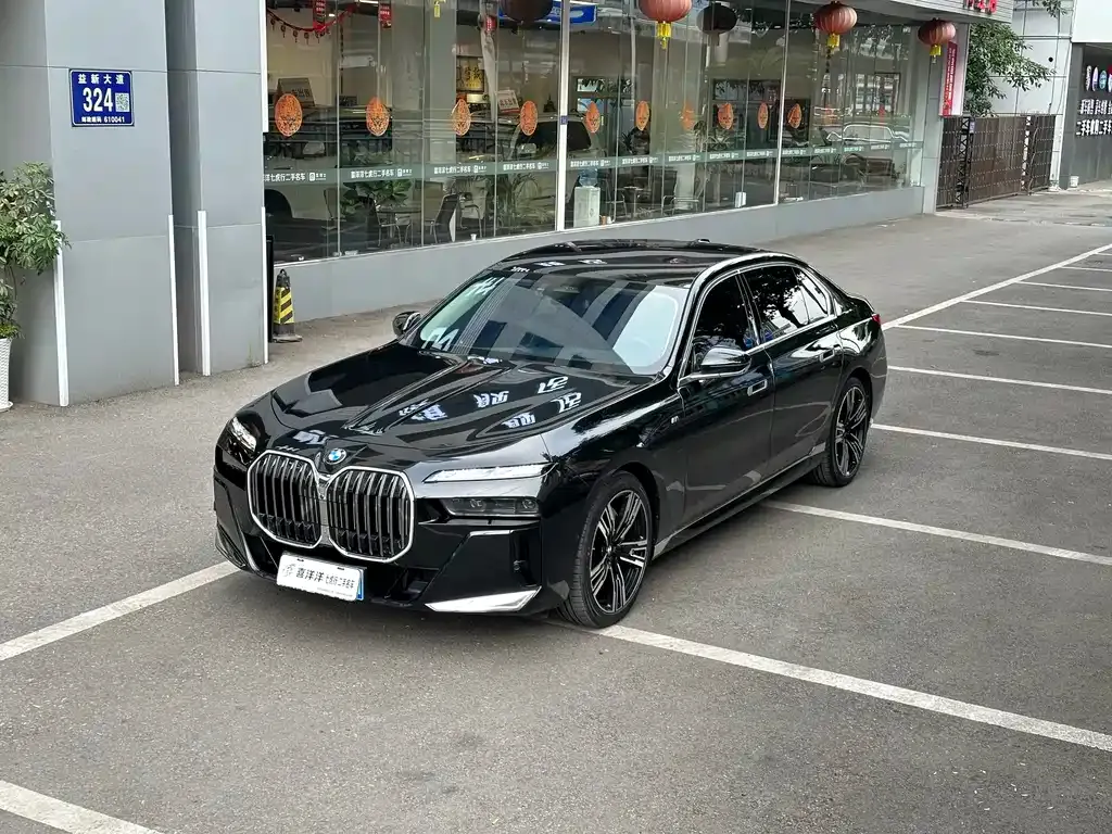 BMW 7 Series 2023 из CN, фото 1