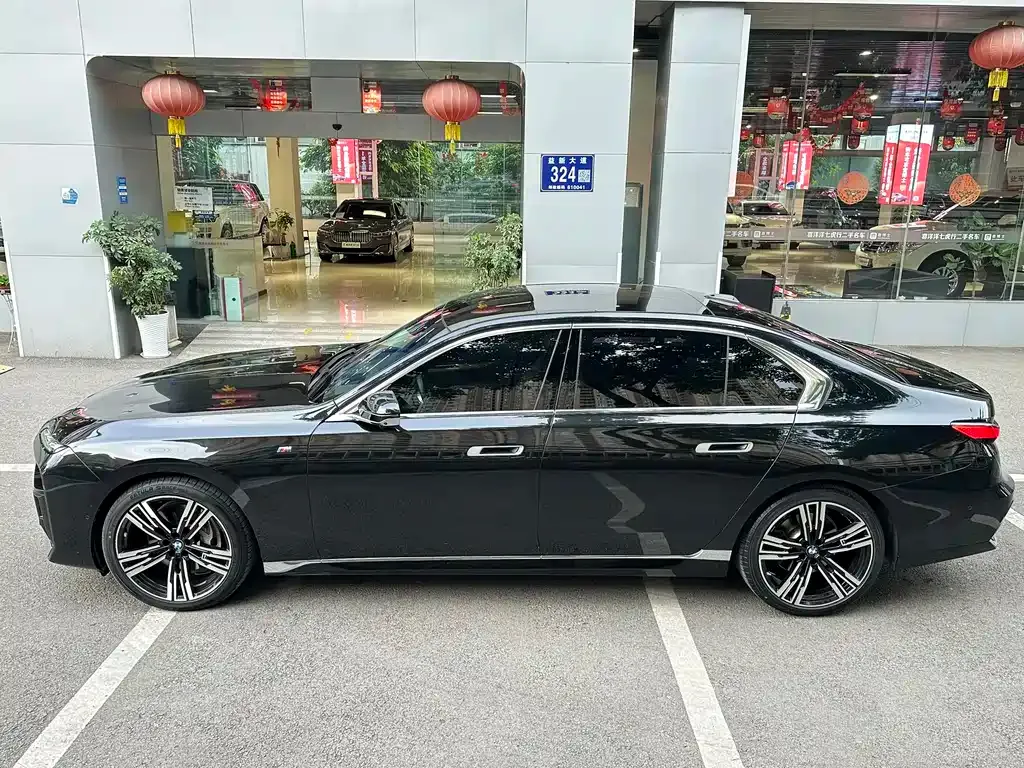 BMW 7 Series 2023 из CN, фото 2