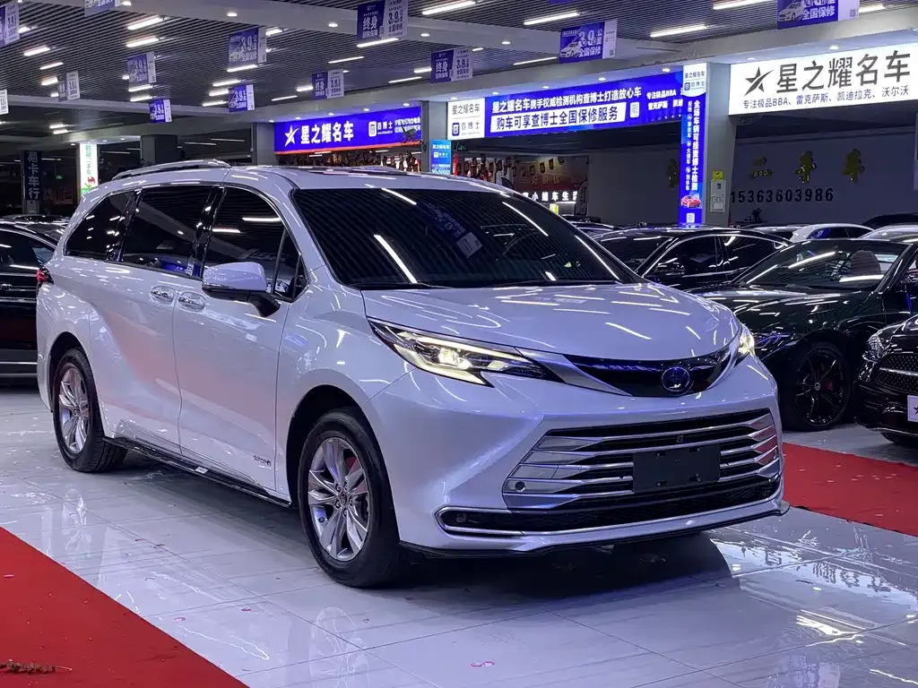 Toyota Sienna — фото 3